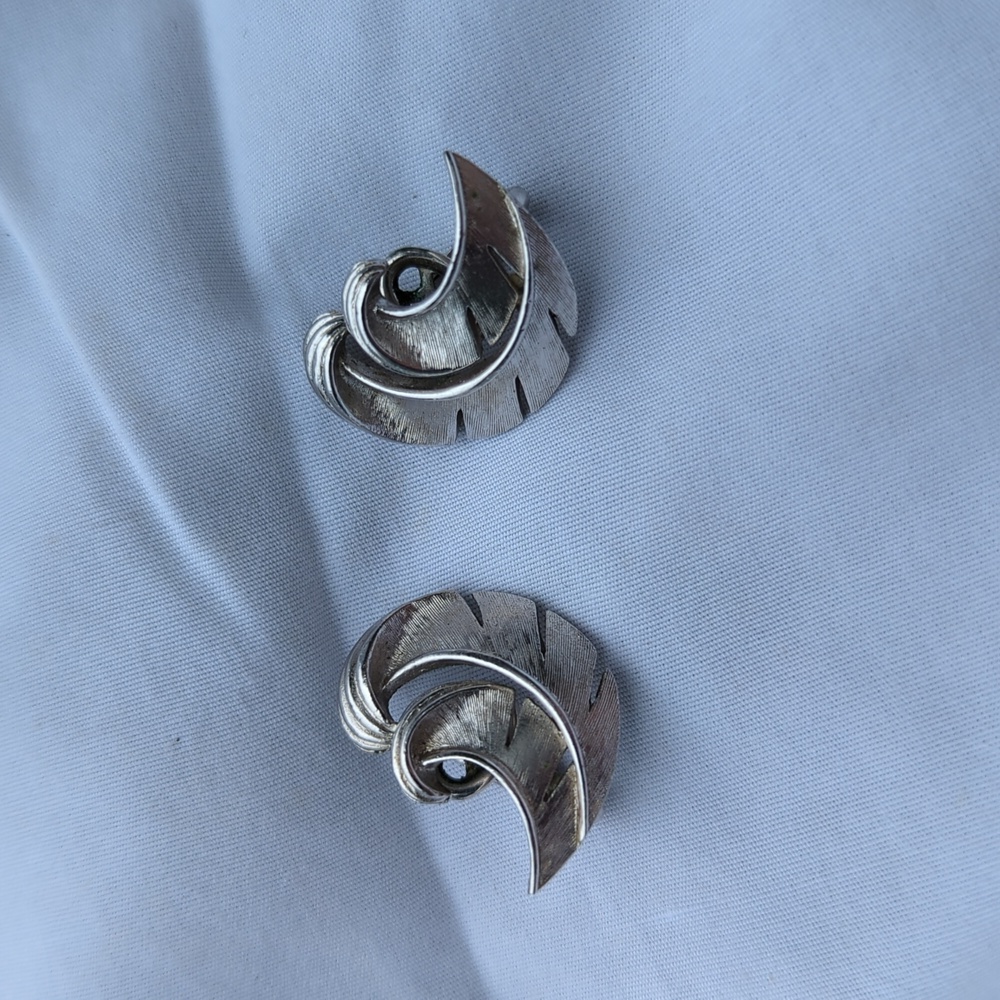Signed Trifari Swirl Design Clip-on Earrings